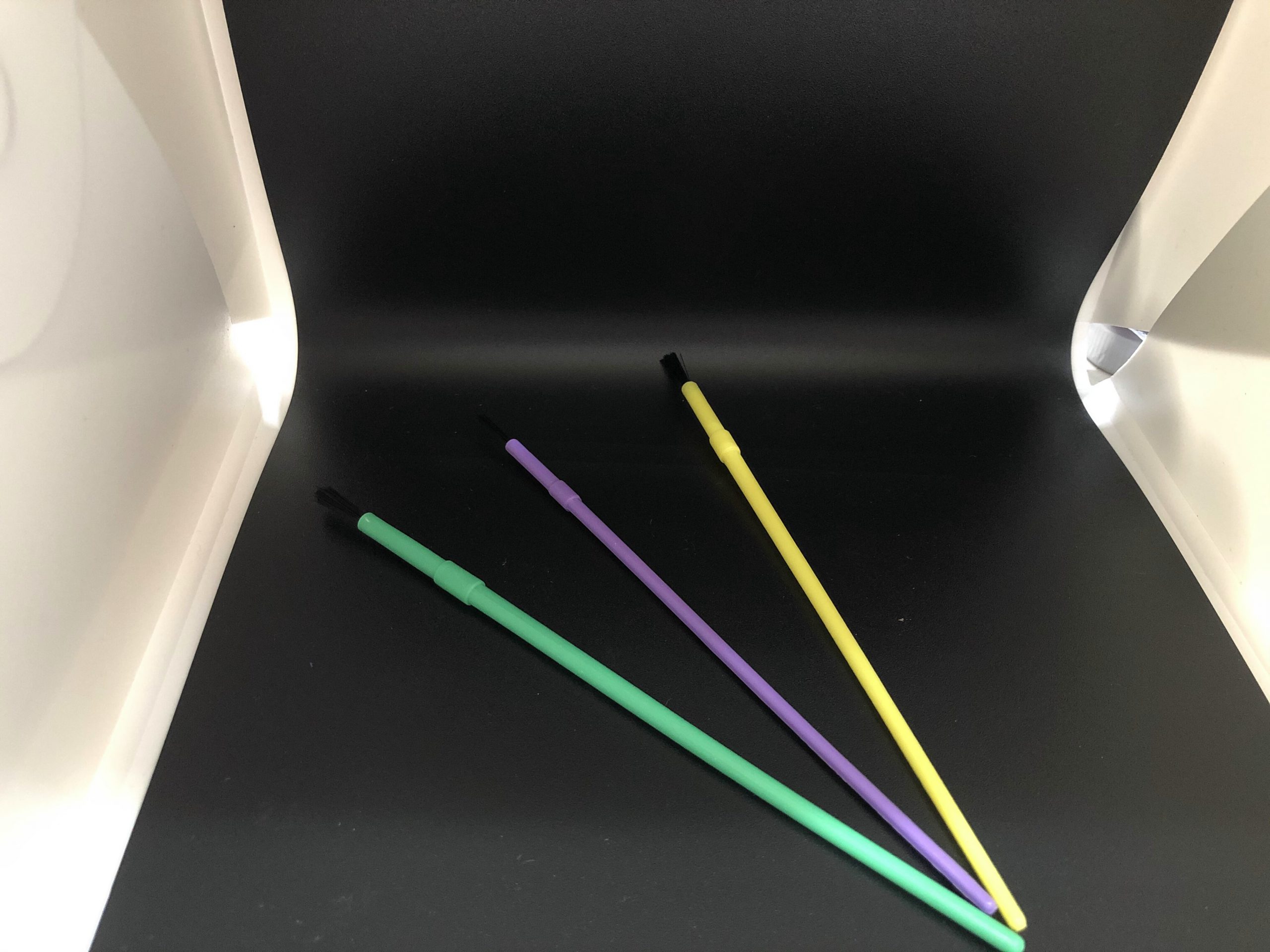 Tipos de pinceles: Pincel escolar: Están fabricados de filamentos durables  o fibras sintéticas, que retienen…